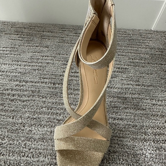 Imagine Vince Camuto Devin Sandal, Size 8M/38.5, Soft Gold Fabric - Picture 8 of 9